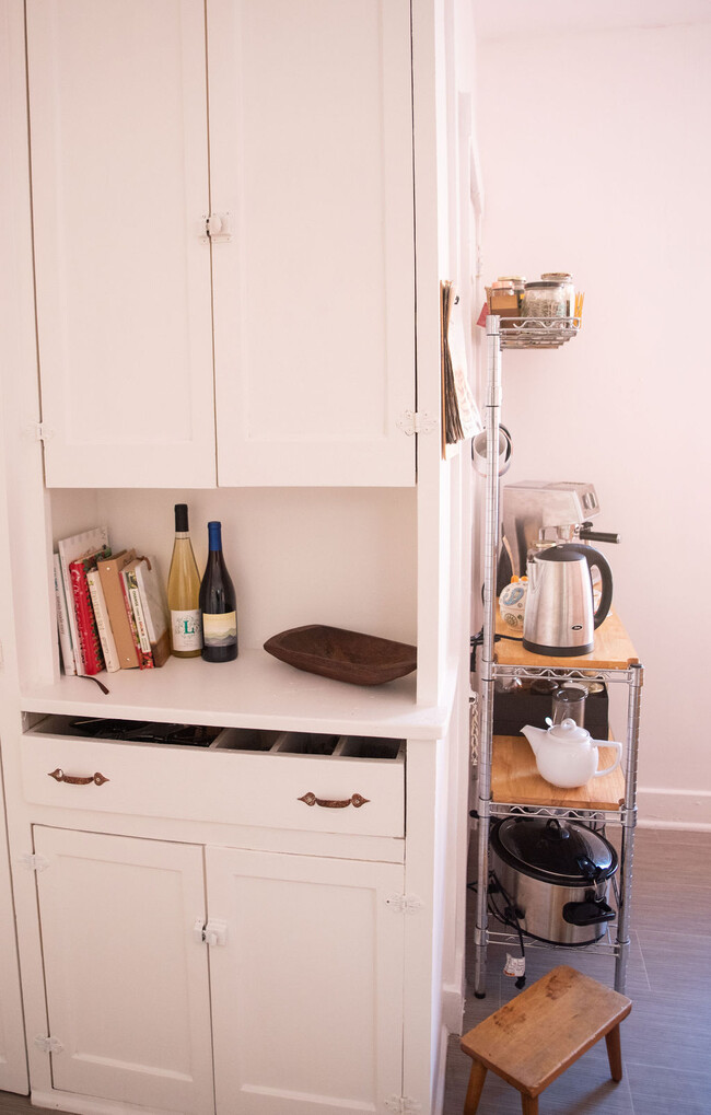 Lots of kitchen storage. - 45 W 11th Ave