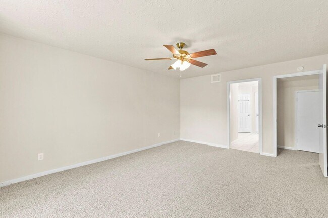 Building Photo - 3735 Pineleaf Dr