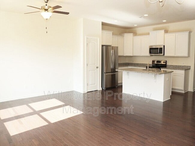 Building Photo - 326 Duchart Lane