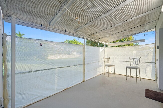 Building Photo - 13945 N Miami Ave