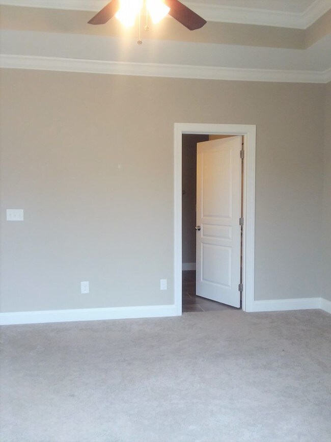 Building Photo - Nashville Townhouse w/Attached Garage