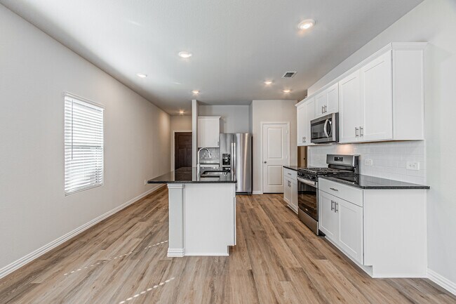 Building Photo - 801 Leavenworth Dr