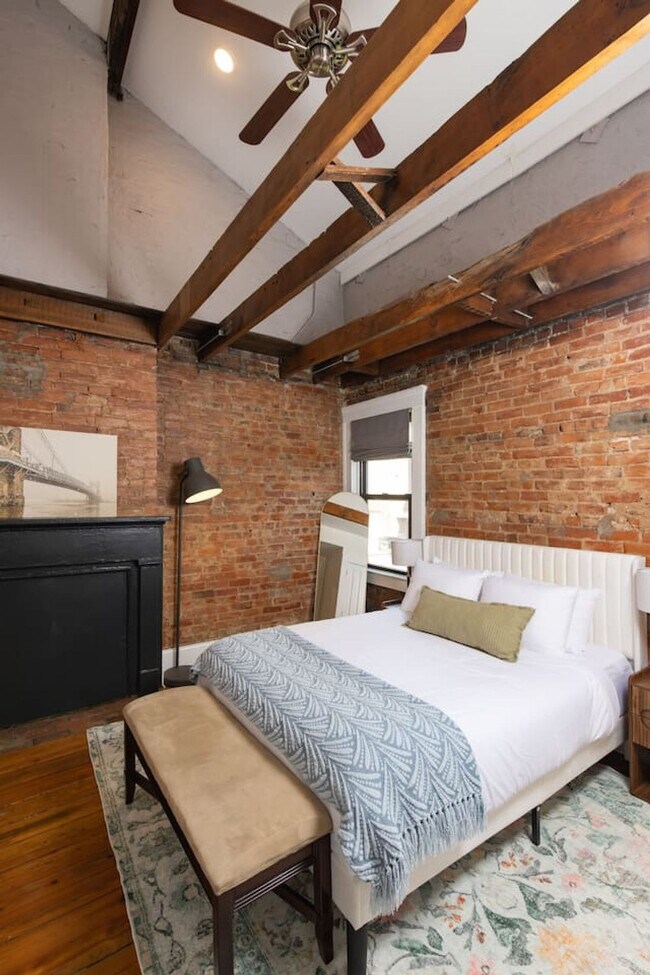 Building Photo - 152 E McMicken Ave