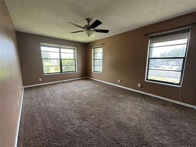 Building Photo - 9785 Pineapple Tree Dr
