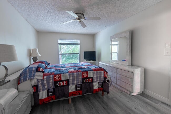 Building Photo - 8360 Sands Point Blvd