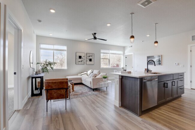 Building Photo - Modern 2 bedroom 2 bathrooms available in ...