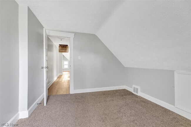 Building Photo - 9807 Parkgate Ave