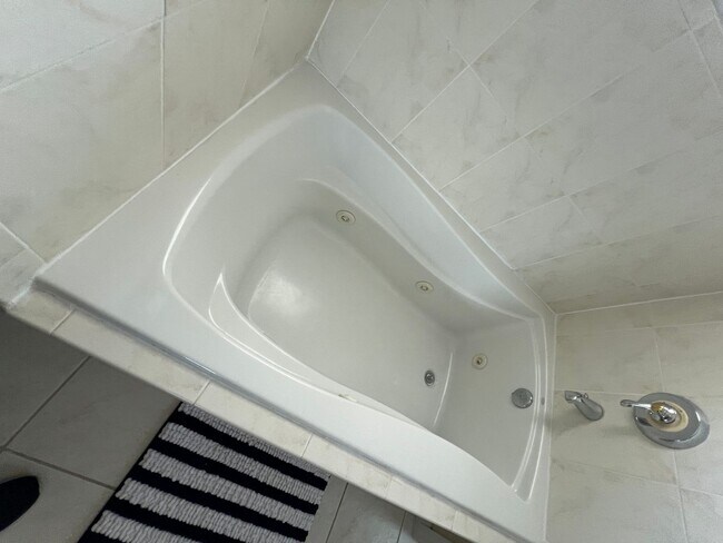 Building Photo - 1024 Jeater Bend Dr