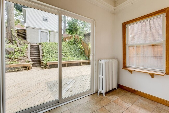 Building Photo - 325 Alice St