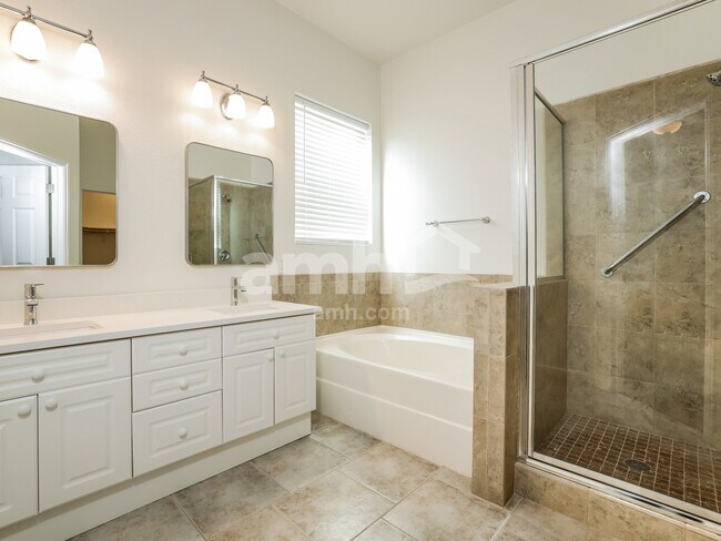 Building Photo - 2983 Almazan Ct