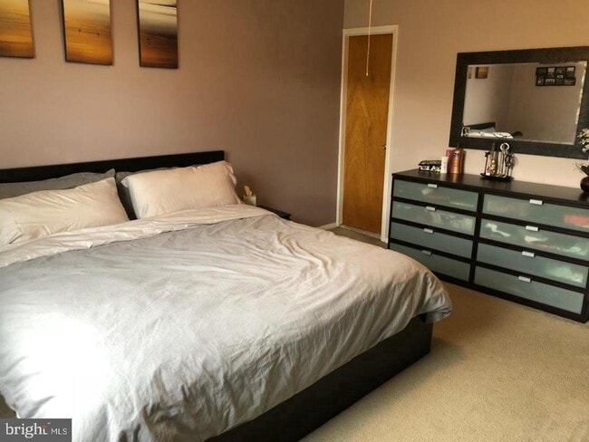 Building Photo - 425 Gatewood Ct