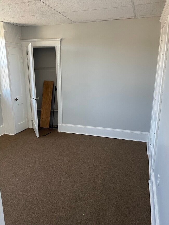 Building Photo - 297 Main St