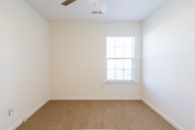 Building Photo - 18457 Streamline Ct