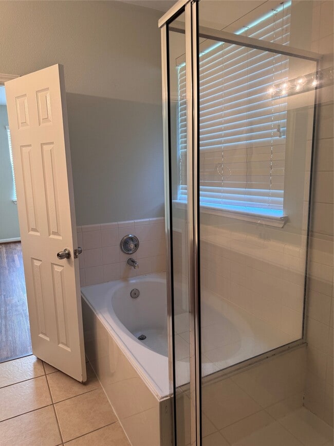 Building Photo - 21003 Kirkland Woods Dr