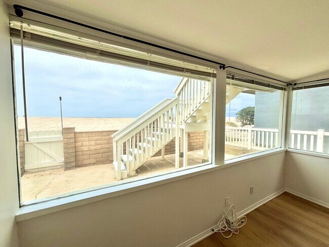 Building Photo - 4027-4029 Ocean Dr