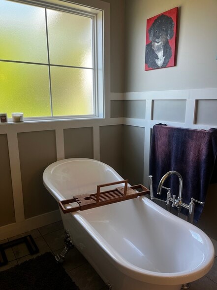 Master bath - 100 N Homestead Ln