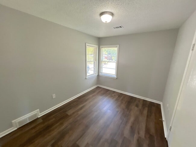 Building Photo - 3430 Shiloh Dr