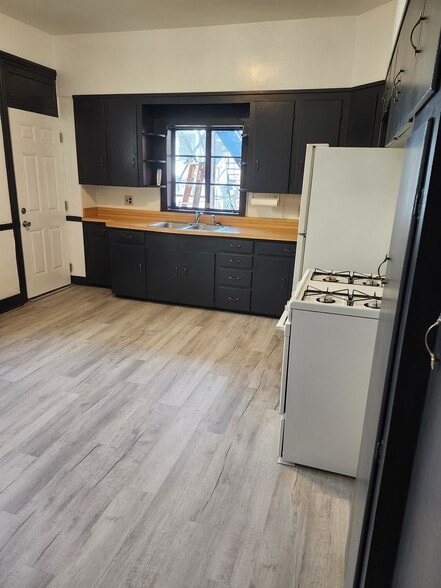 Kitchen - 1627 N 2nd St