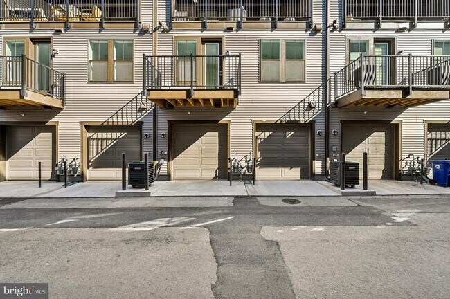 Building Photo - 2506 W Peninsula Dr