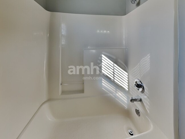 Building Photo - 102 Chambliss Ct