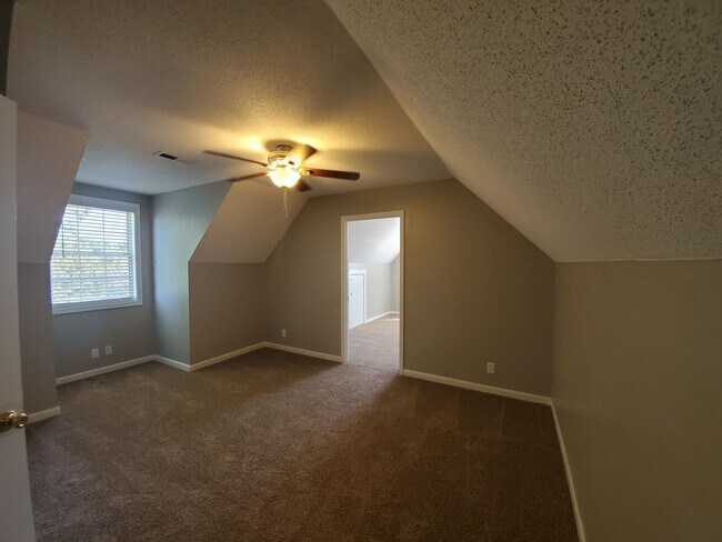 Building Photo - 3406 Oak Lawn Dr