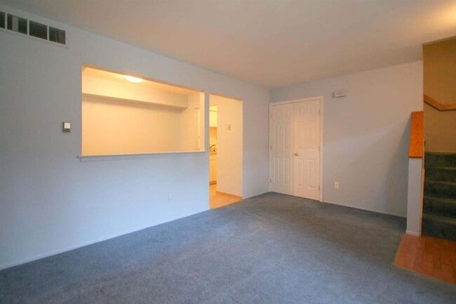 Building Photo - 519 Longshore Dr