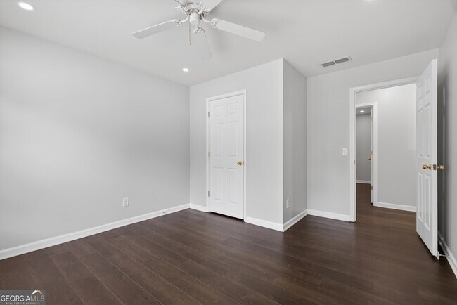 Building Photo - 28 Stonehenge Ct