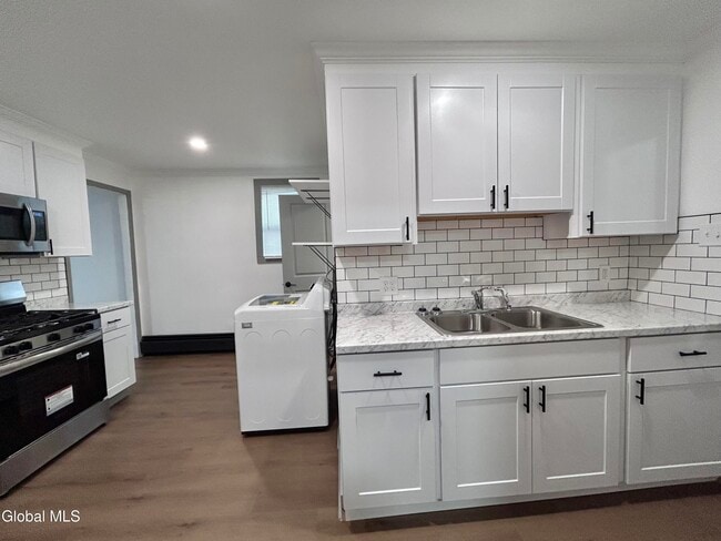Building Photo - 2523 Callahan Ave