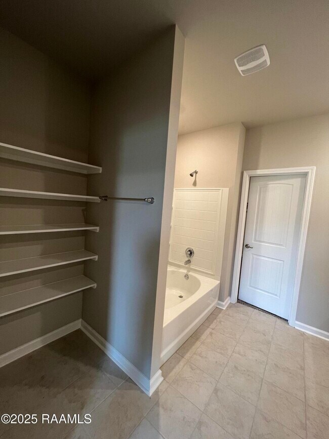 Building Photo - 129 Abbeywood Ct