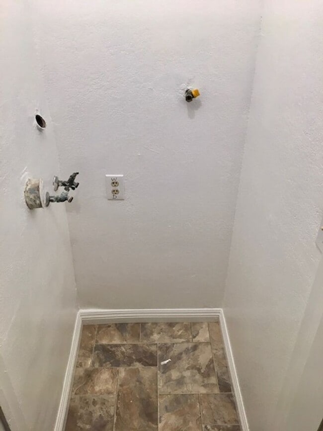 Building Photo - Great 2 bed 2 bath Condo in San Pablo Gate...