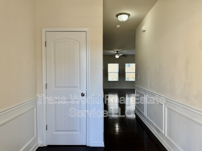 Building Photo - 257 Centerview Wy