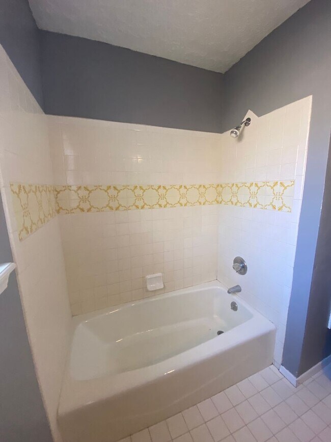 Building Photo - 675 Frank Maes Ave