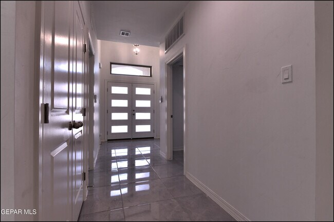 Building Photo - 12844 Giovanni Grajeda Ave