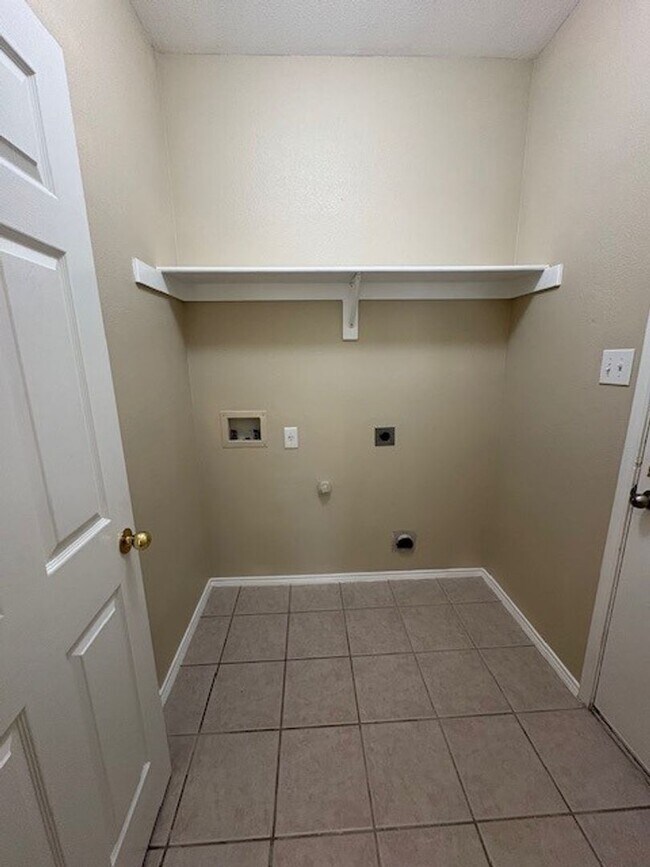 Building Photo - Charming 3-Bedroom Home with Open Floor Plan & Great Community Amenities!