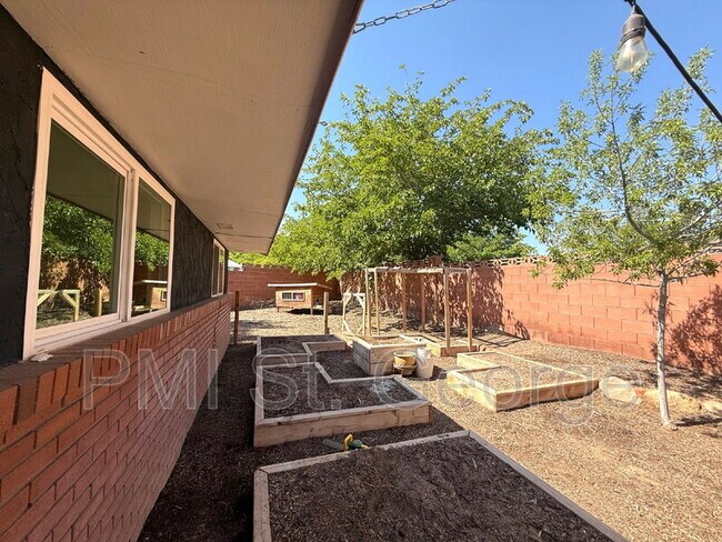 Building Photo - 1149 E Elder Cir