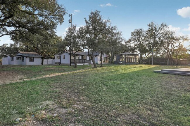 Building Photo - 1739 Starwood Dr