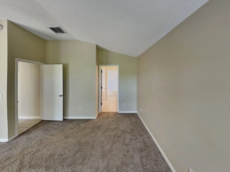 Building Photo - 2539 Chatham Cir