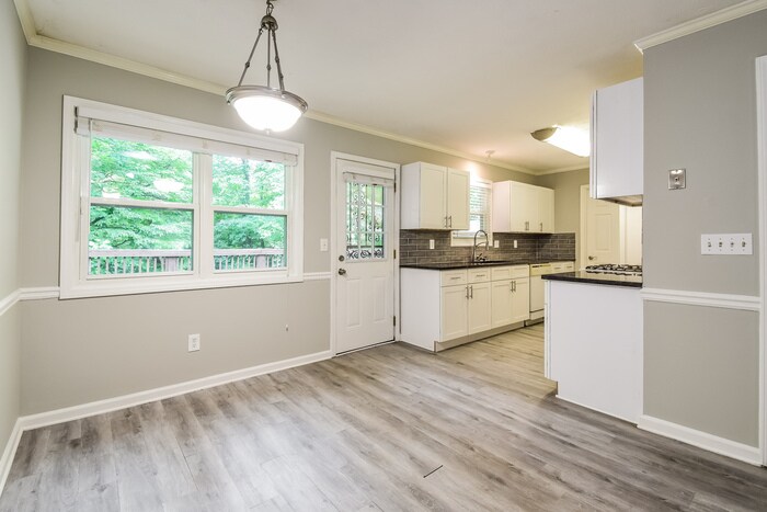 Building Photo - 310 Victoria Dr