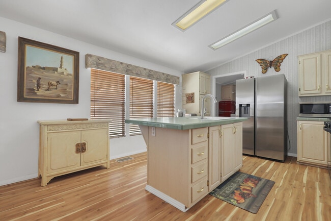 Building Photo - 60781 Painted Hills Rd