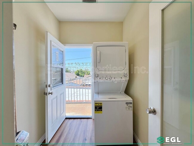 Building Photo - 4501 1/2 S Gramercy Pl