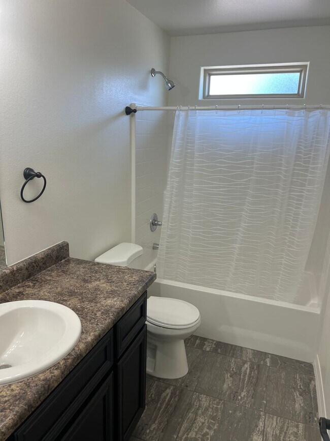 Building Photo - 3 Bedroom 2 Bath Home with fencing in San Luis AZ.