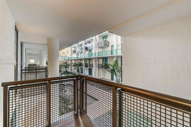 Building Photo - 6000 Collins Ave