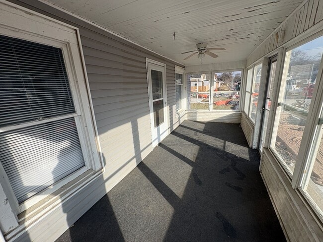 Building Photo - Spacious Home with Huge Backyard, Laundry included