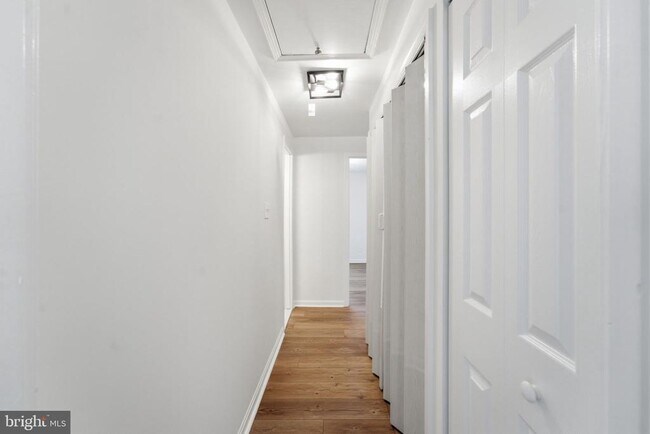 Building Photo - 5603 Independence Cir