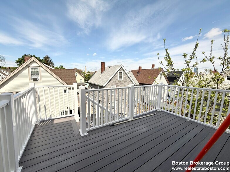 Building Photo - 10 Cawfield St