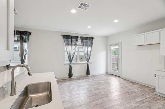 Building Photo - 8101 Linnie Ln