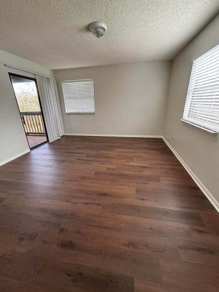 Building Photo - 510 Lakeview Dr E