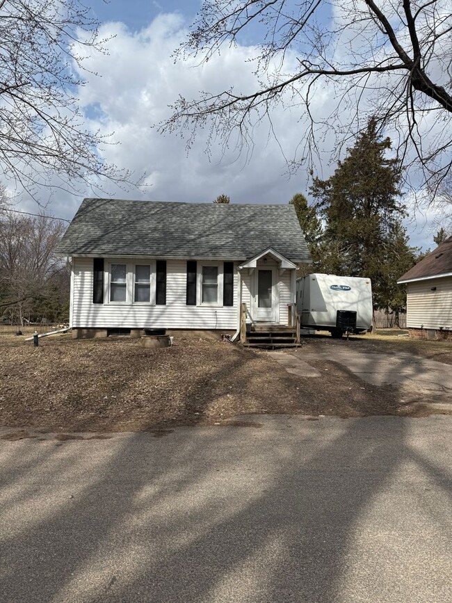 Primary Photo - 1BR House in Osseo/Foster