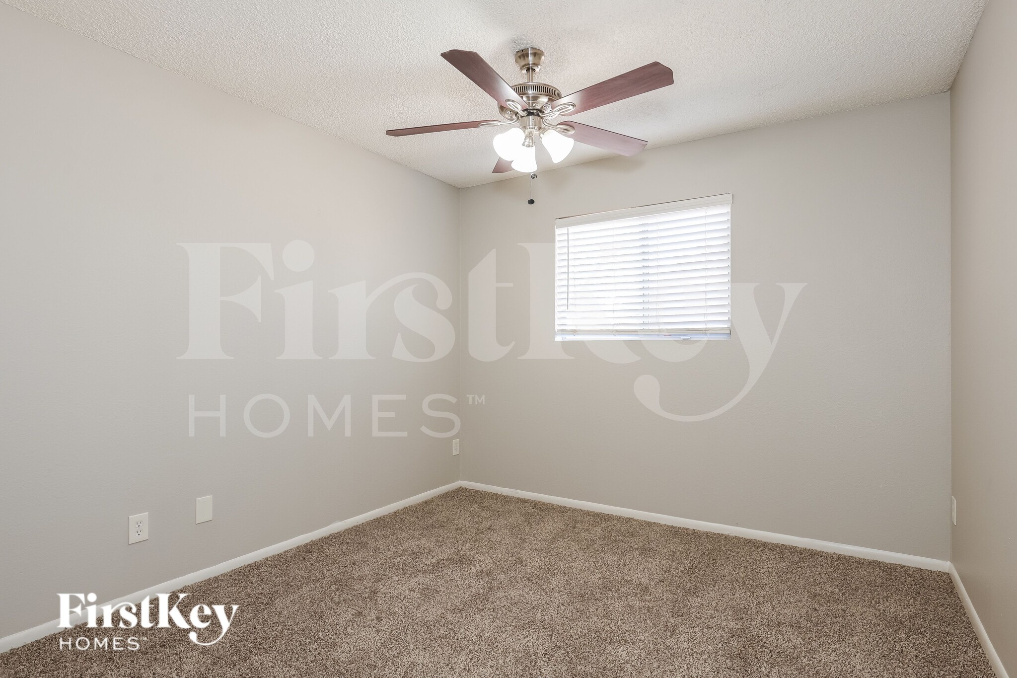 Building Photo - 4924 S Hazelton Ln