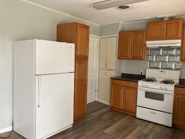 Building Photo - 303 Ridge St